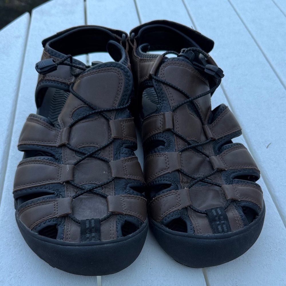 Khombu Black and Brown Outdoor Sandals